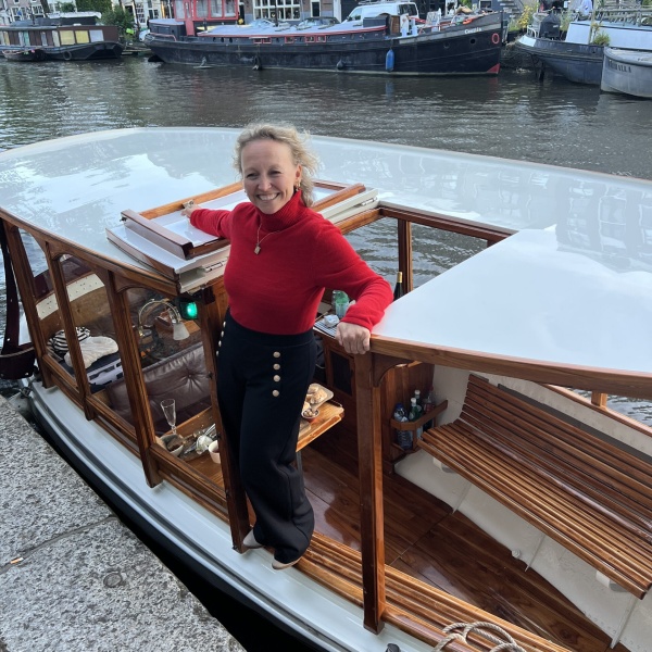 Miloe Van Bodegraven Captain Singer