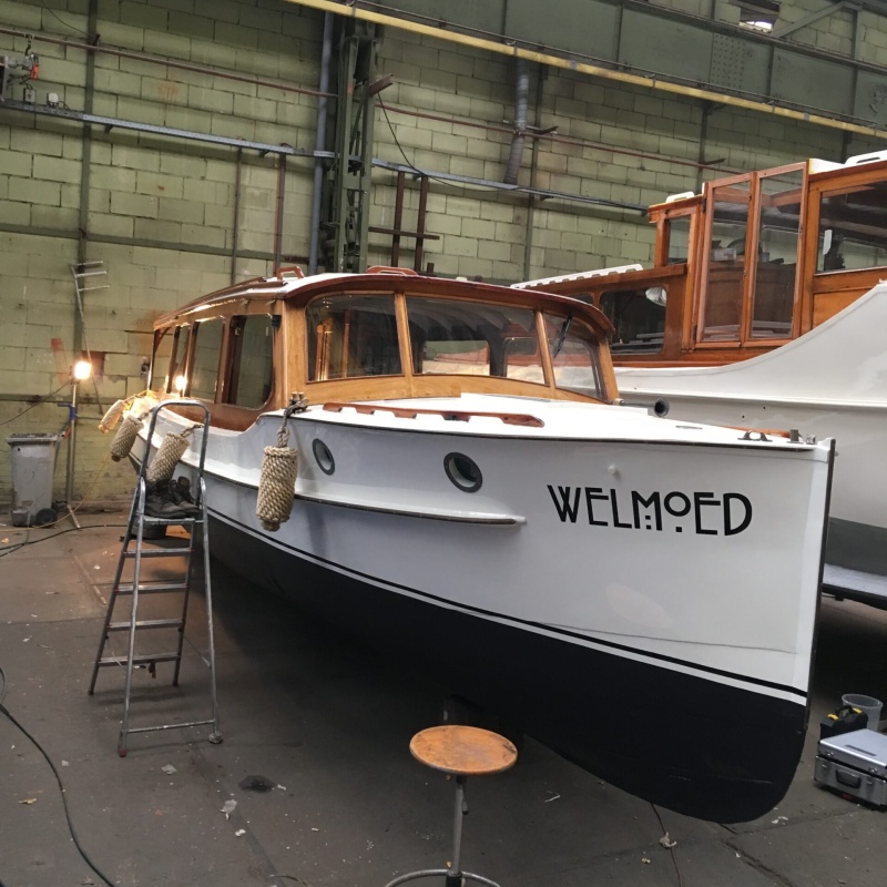 Restauratie op werf van salonboot WELMOED 1932