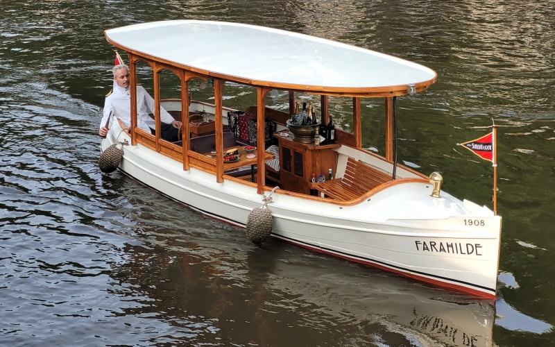 SalonVloot historische salonboot FARAHILDE met kapitein Reinhard Spronk